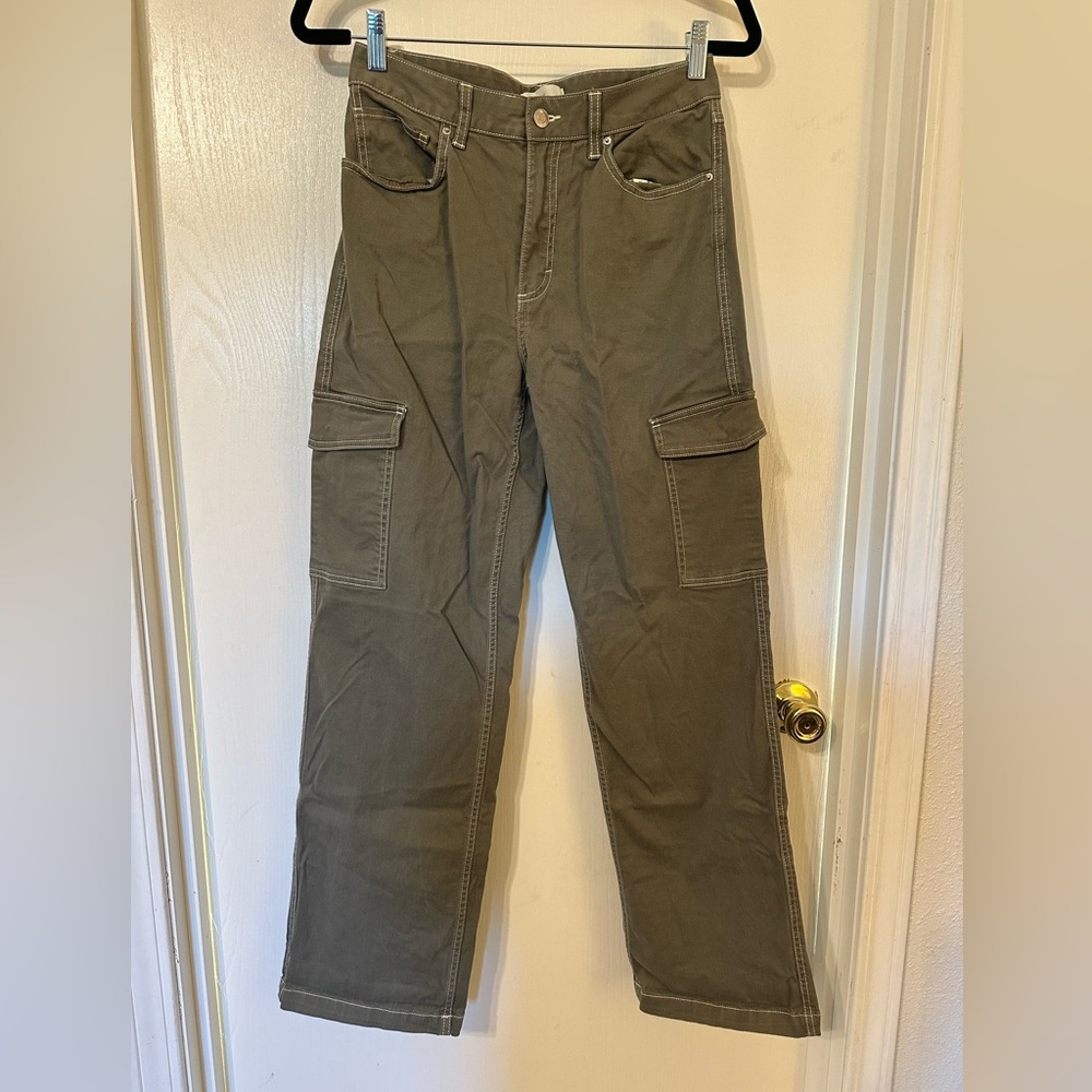 H&M olive green cargo pants-high rise. Size 6